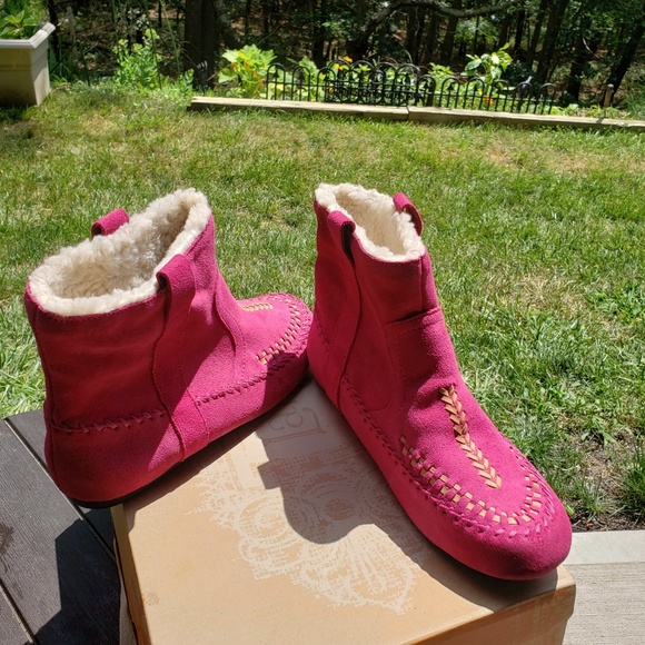 Boots - Picture 1 of 3